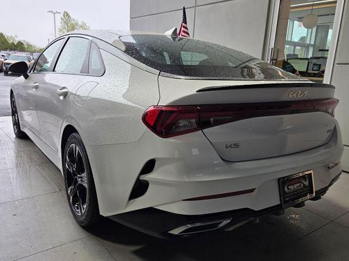 Glacial White Pearl 2024 Kia K5 GT-Line