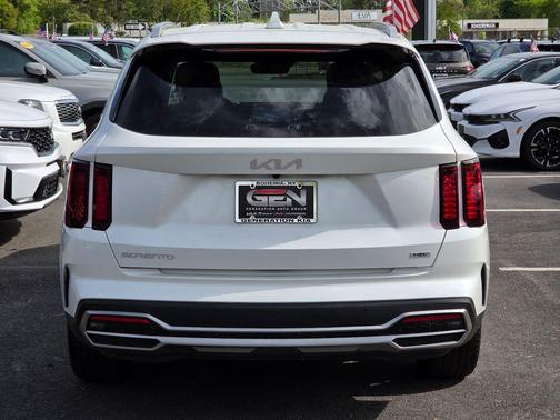 Snow White Pearl 2023 Kia Sorento Hybrid EX