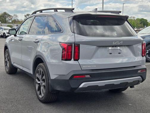 Wolf Gray 2023 Kia Sorento SX