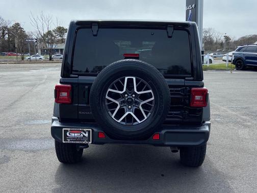 2025 Jeep Wrangler 4-Door Sahara 4x4