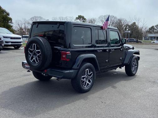 2025 Jeep Wrangler 4-Door Sahara 4x4