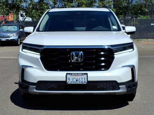 Platinum White Pearl 2024 Honda Pilot