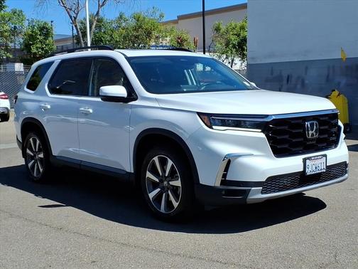 Platinum White Pearl 2024 Honda Pilot