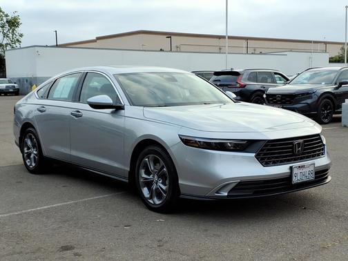 Solar Silver Metallic 2024 Honda Accord