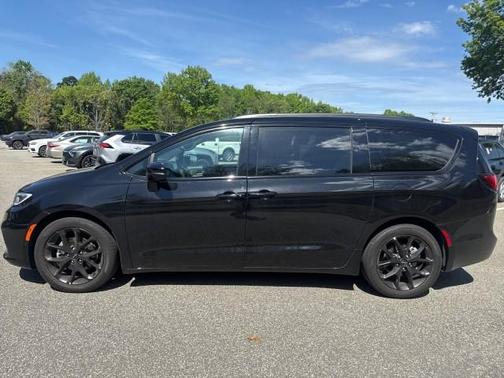 Diamond Black 2024 Chrysler Pacifica Limited