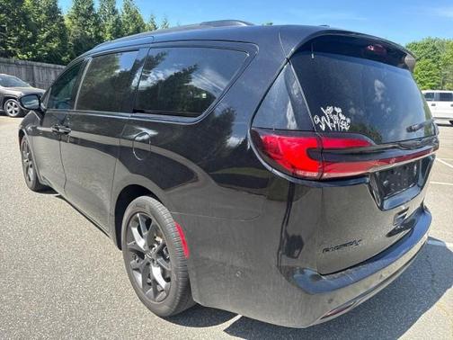 Diamond Black 2024 Chrysler Pacifica Limited