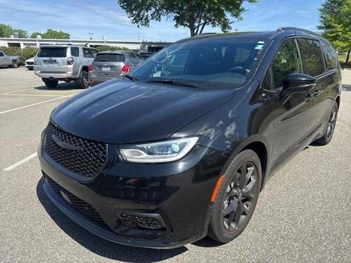 Diamond Black 2024 Chrysler Pacifica Limited