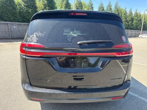 Diamond Black 2024 Chrysler Pacifica Limited