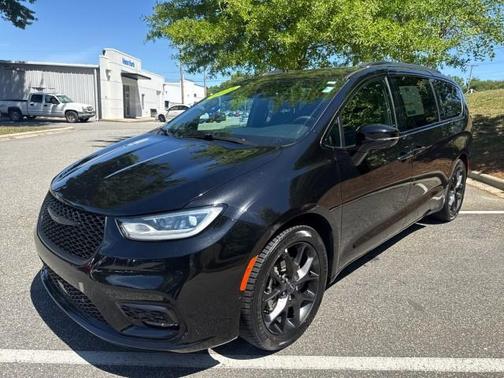 Diamond Black 2024 Chrysler Pacifica Limited