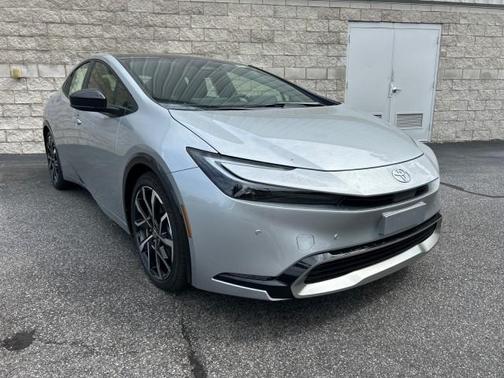 2026 Toyota Prius Plug-In Hybrid SE