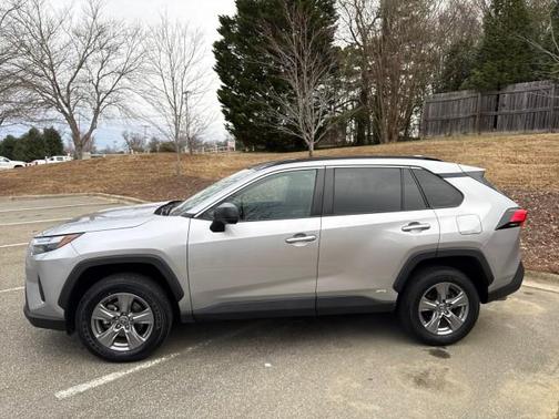 2024 Toyota RAV4 Hybrid LE