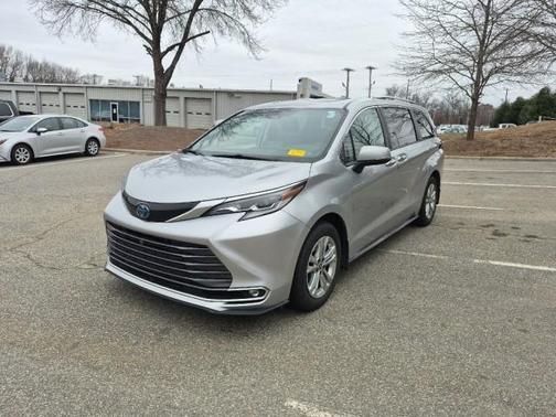 2023 Toyota Sienna Platinum 7 passenger