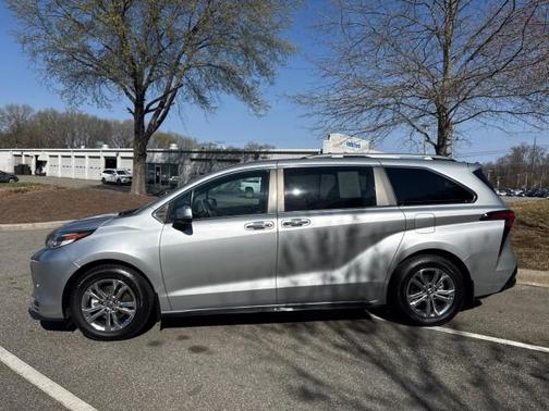 2023 Toyota Sienna Platinum 7 passenger