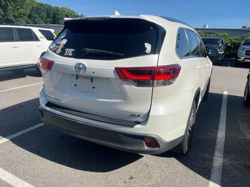 Blizzard Pearl 2018 Toyota Highlander XLE