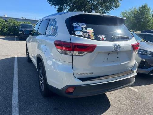 Blizzard Pearl 2018 Toyota Highlander XLE