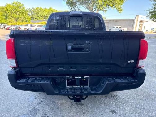 Midnight Black Metallic 2022 Toyota Tacoma SR5