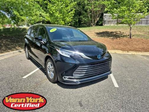 Midnight Black Metallic 2025 Toyota Sienna Limited