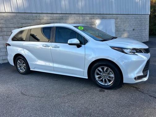 2022 Toyota Sienna XLE