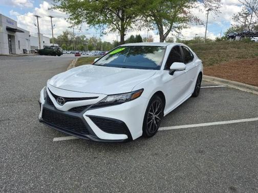 Ice 2023 Toyota Camry SE