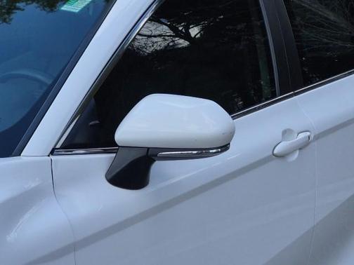 Ice 2023 Toyota Camry SE