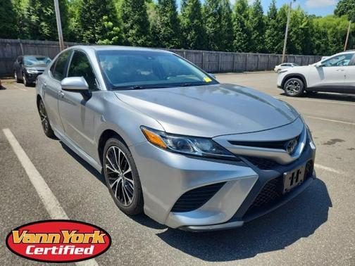 Celestial Silver Metallic 2018 Toyota Camry SE