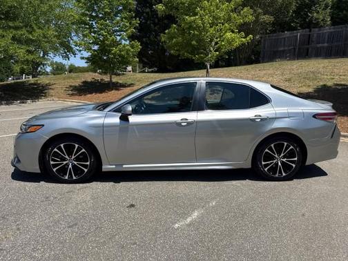 Celestial Silver Metallic 2018 Toyota Camry SE