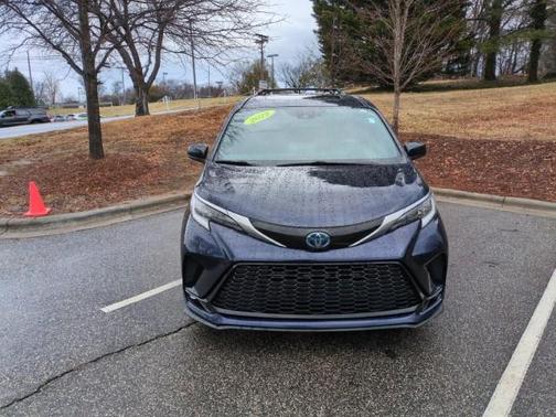 2022 Toyota Sienna XSE 7 Passenger