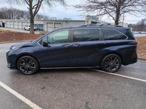 2022 Toyota Sienna XSE 7 Passenger