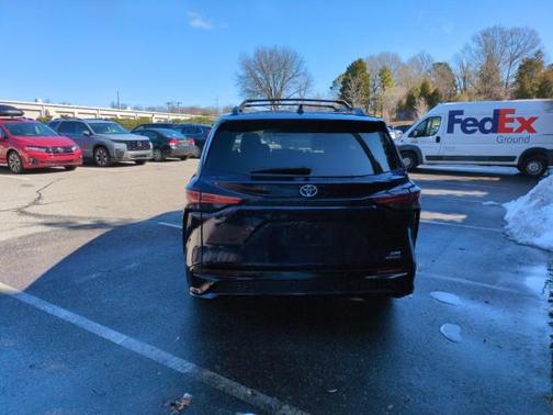 2022 Toyota Sienna XSE 7 Passenger