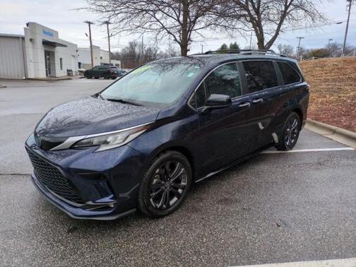 2022 Toyota Sienna XSE 7 Passenger