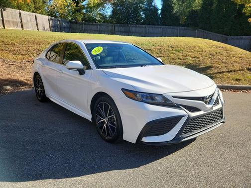 Ice Cap 2024 Toyota Camry SE