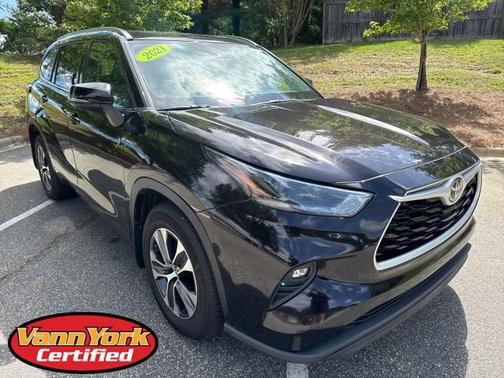 Opulent Amber 2021 Toyota Highlander XLE