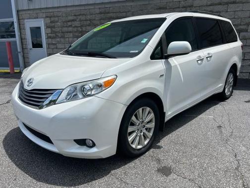 2017 Toyota Sienna XLE