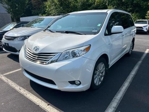 2017 Toyota Sienna XLE