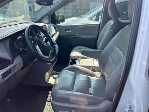 2017 Toyota Sienna XLE
