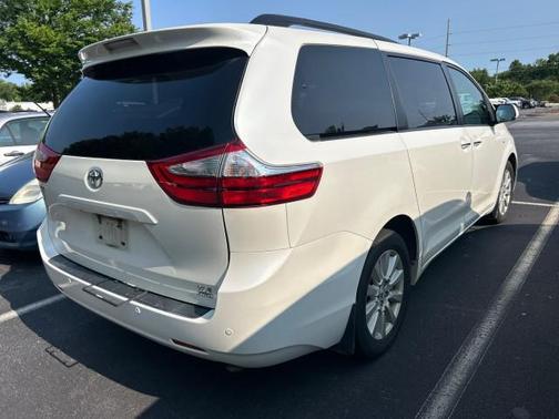 2017 Toyota Sienna XLE