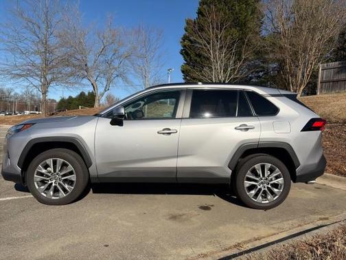 2024 Toyota RAV4 XLE Premium