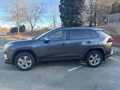 2024 Toyota RAV4 Hybrid LE