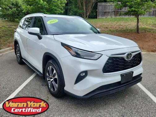 Wind Chill Pearl 2023 Toyota Highlander XLE