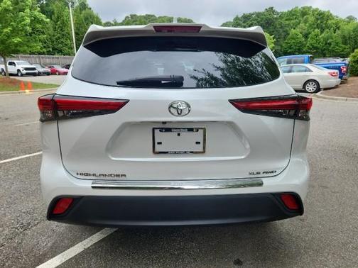 Wind Chill Pearl 2023 Toyota Highlander XLE