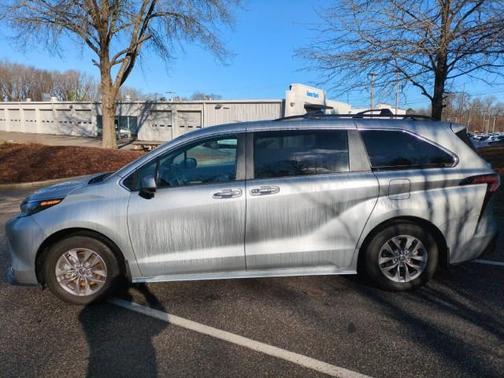 2024 Toyota Sienna XLE