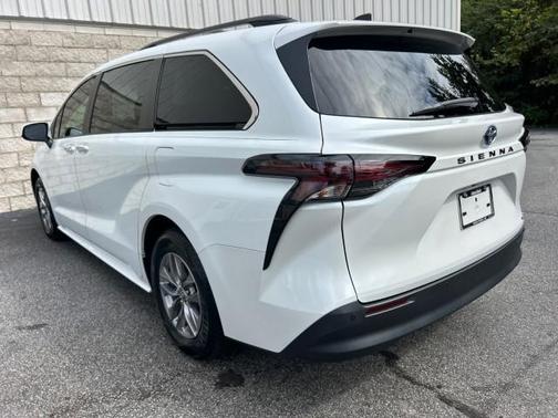 2023 Toyota Sienna XLE