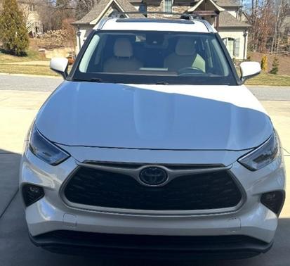 2022 Toyota Highlander Hybrid XLE