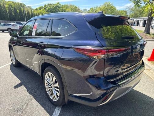 2026 Toyota Highlander Hybrid Platinum