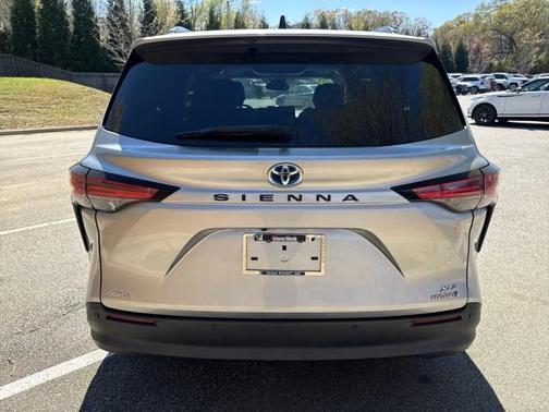 Celestial Silver Metallic 2021 Toyota Sienna XLE
