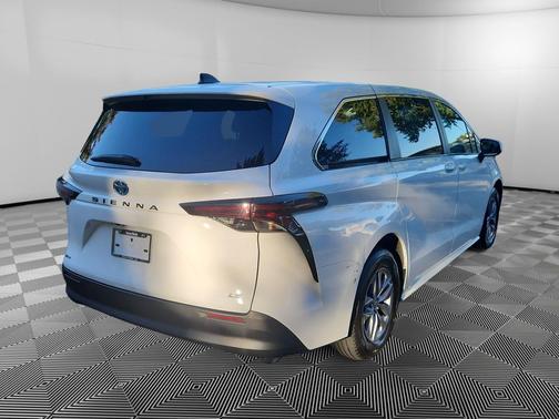 ICE CAP 2025 Toyota Sienna LE