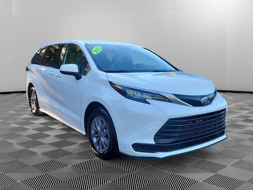 ICE CAP 2025 Toyota Sienna LE