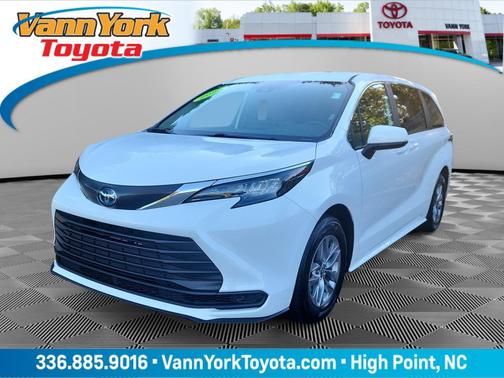 ICE CAP 2025 Toyota Sienna LE
