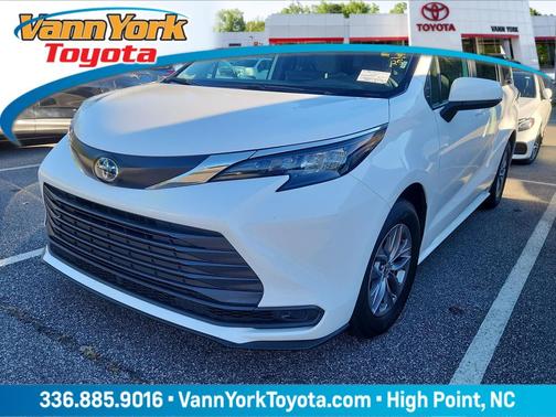 ICE CAP 2025 Toyota Sienna LE