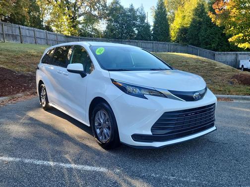 ICE CAP 2025 Toyota Sienna LE